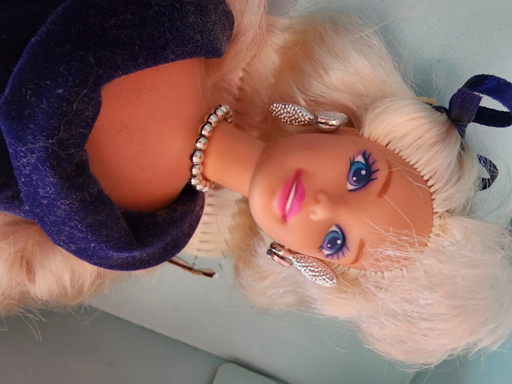 Barbie Doll Avon 1995 Winter Velvet Special Edition Collection 15571 Mattel NEW